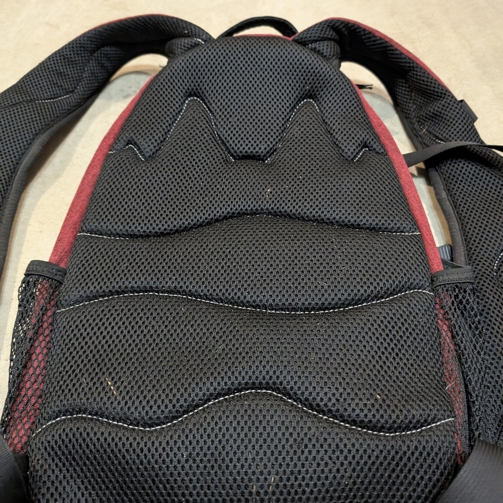 Red muttRuk Backpack - Picture 4 of 6